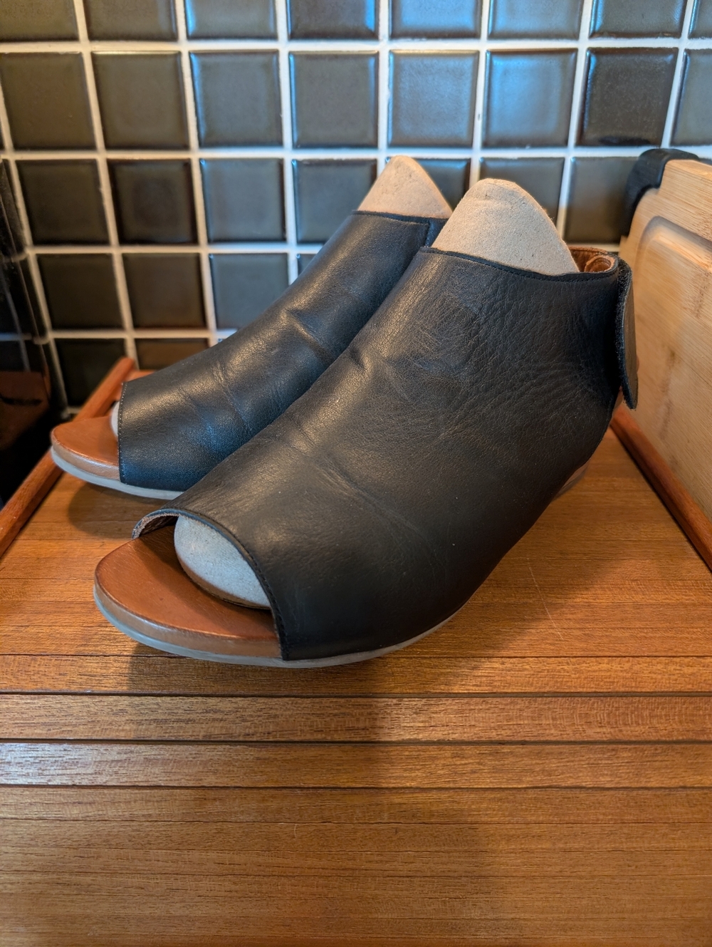Bueno Cartier Black Leather Slingback 40